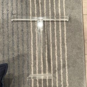 Acrylic jewelry holder